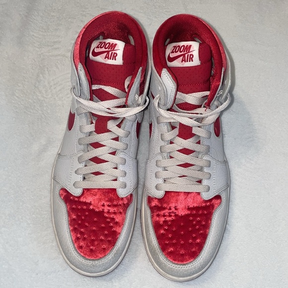 AIR JORDAN 1 Retro High OG CMFT
“Valentines” - Picture 4 of 10